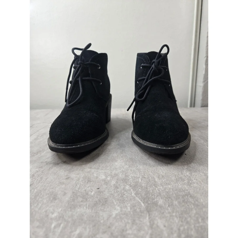 Clarks Ankle Boots Sz 8.5 Black Suede Block Heel Lace Up Comfort Chukka Booties